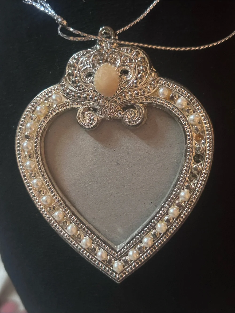 Set of ornate heart shaped picture frame ornaments!